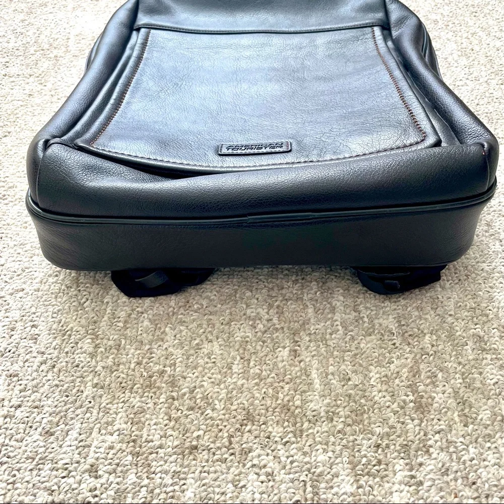 American Tourister minor brown seam