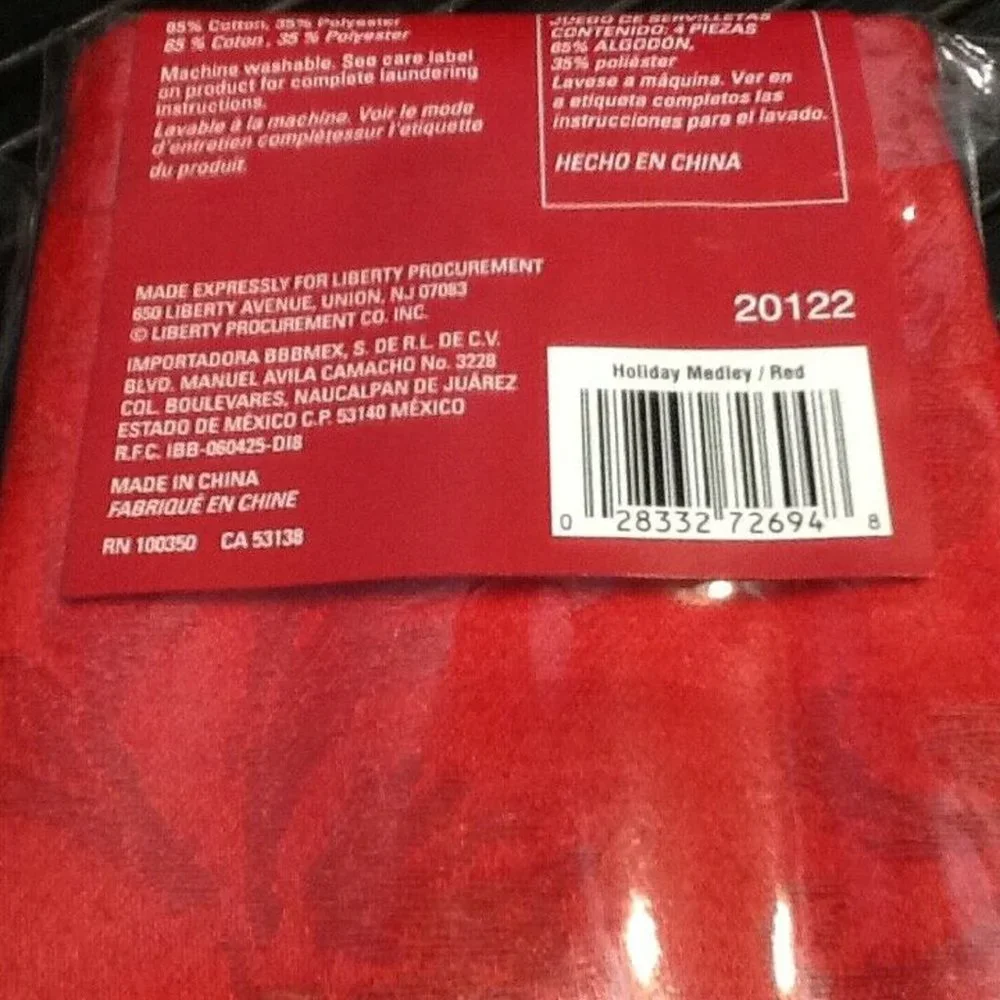 brand new 4-pc Set of RED Winter Holiday Medley 17