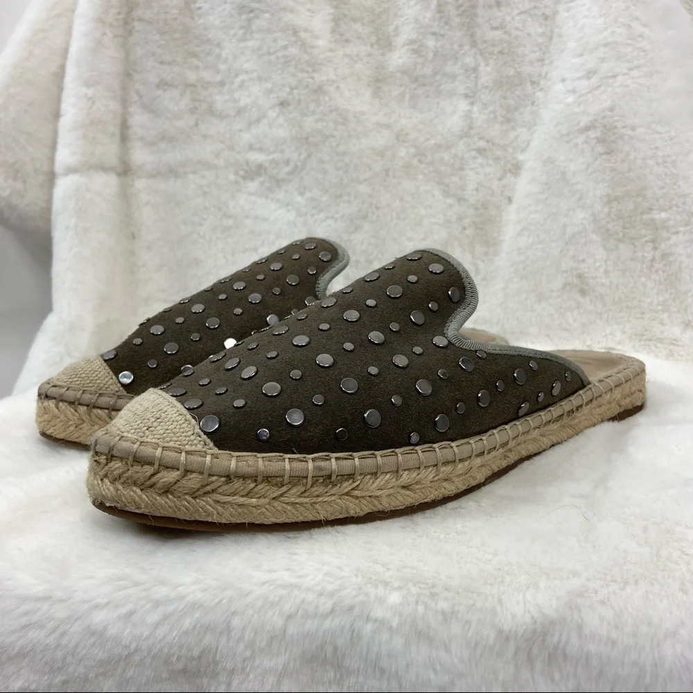 Lust for life ignite studded suede espadrille mules. Size 7M