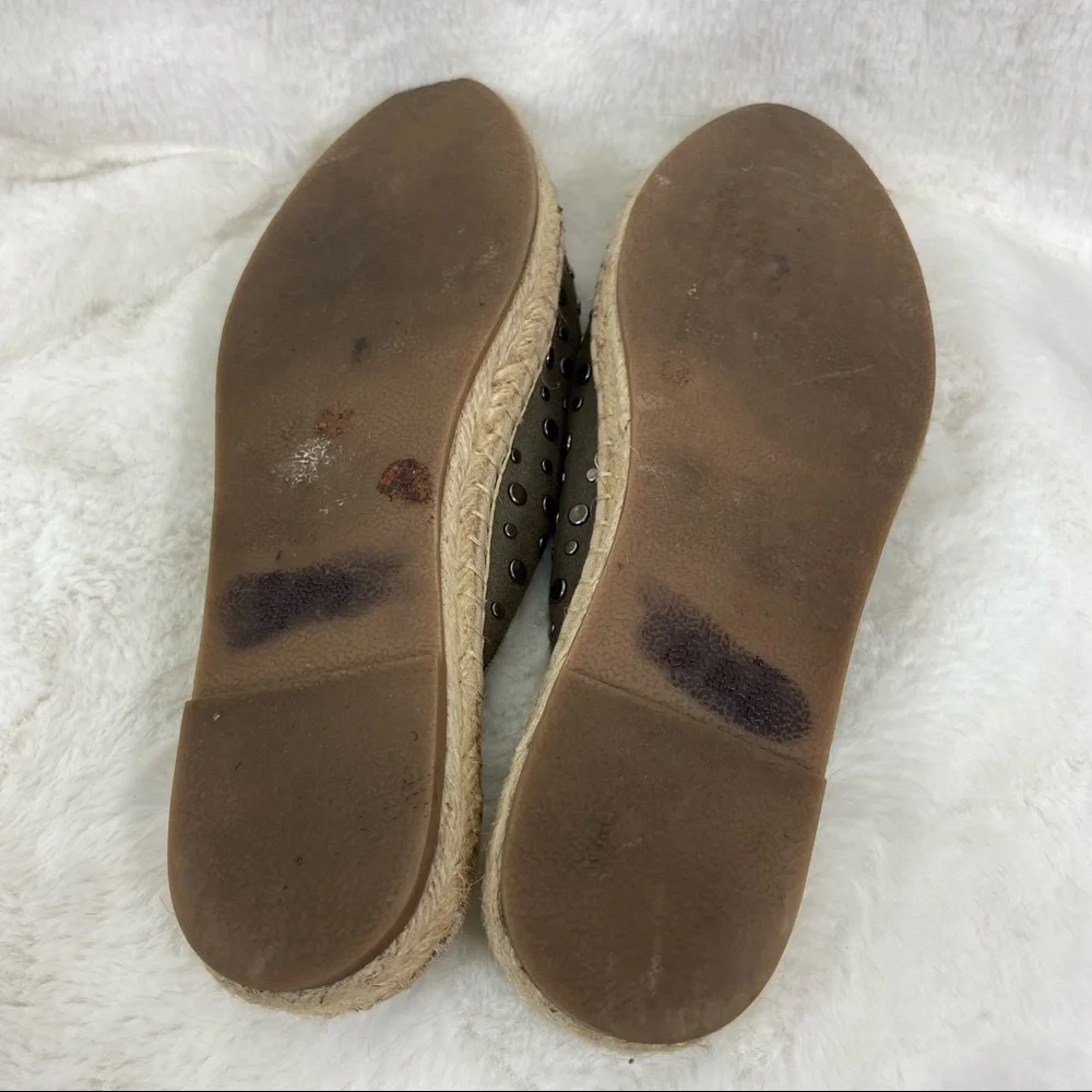 Lust for life ignite studded suede espadrille mules. Size 7M