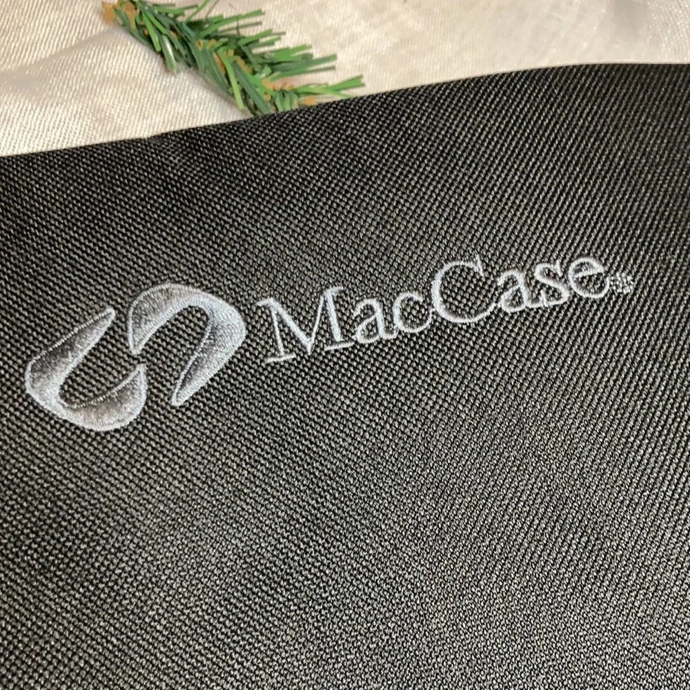 MacCase padded canvas