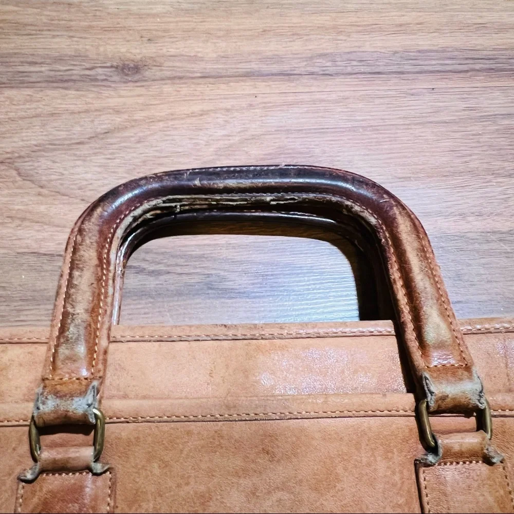 N/A leather briefcase
