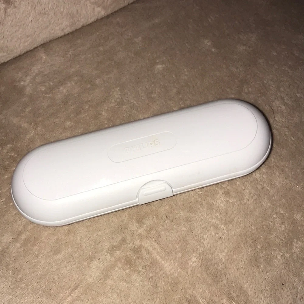 Phillips white plastic carry case 💕 with bands