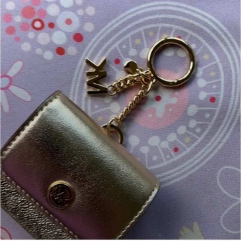 Michael Kors Jet Set Travel AirPod Case