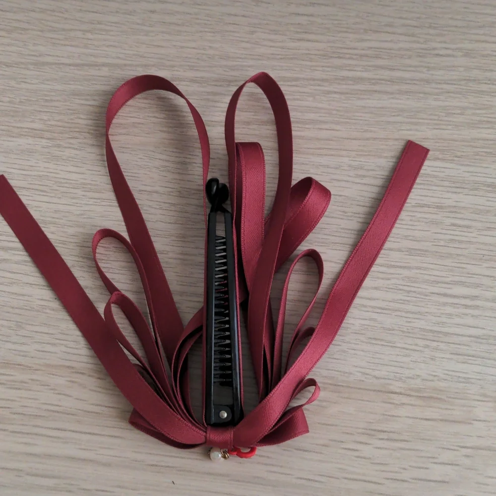 Hair clip red