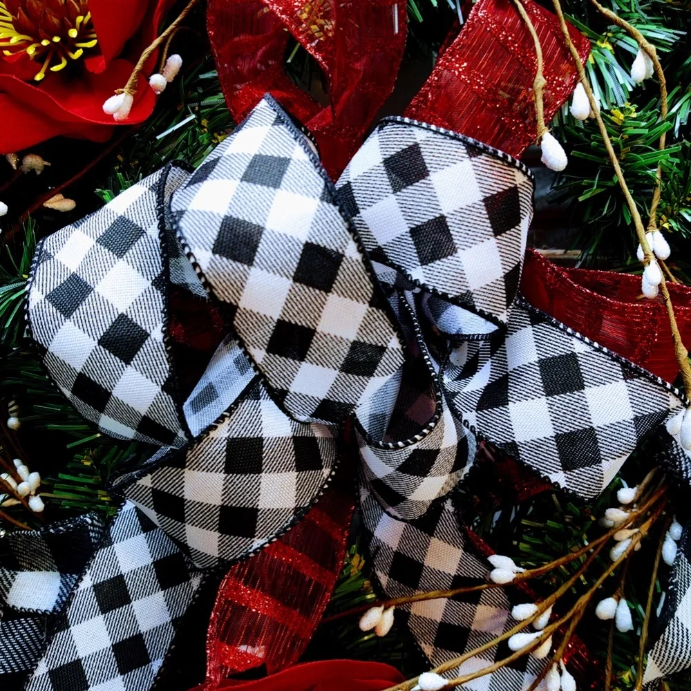 HAND CRAFTED CHRISTMAS MAGNOLIA WREATH 20