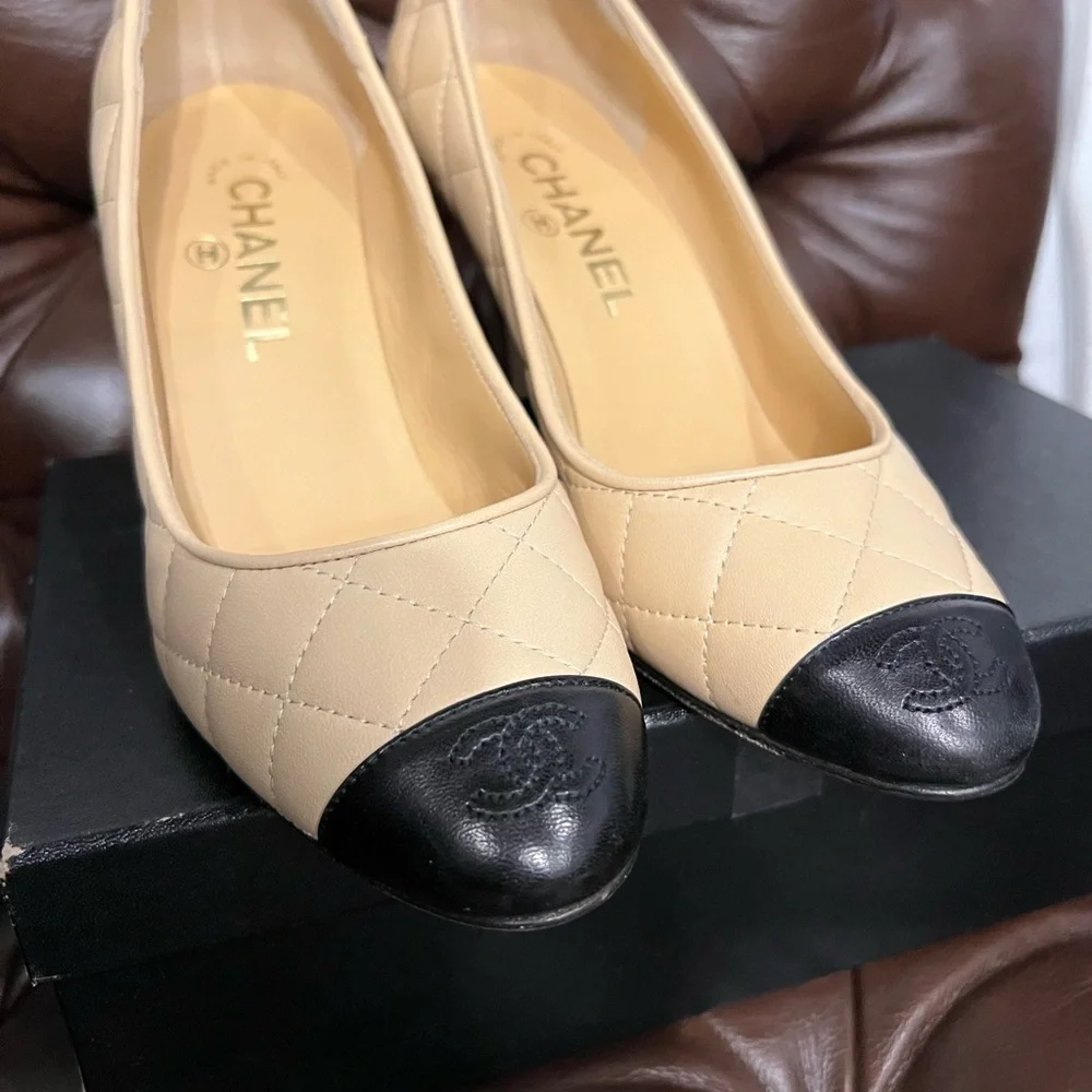 CHANEL pumps pristine