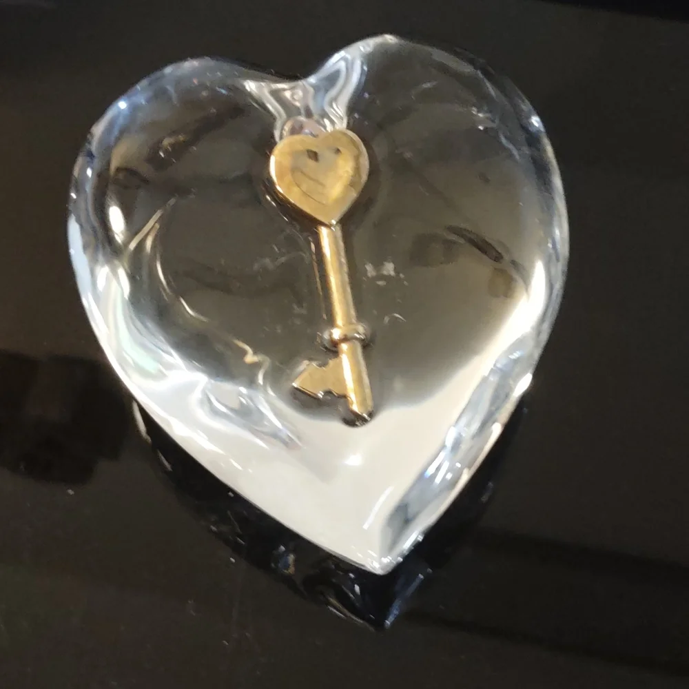 GLASS HEART with gold key