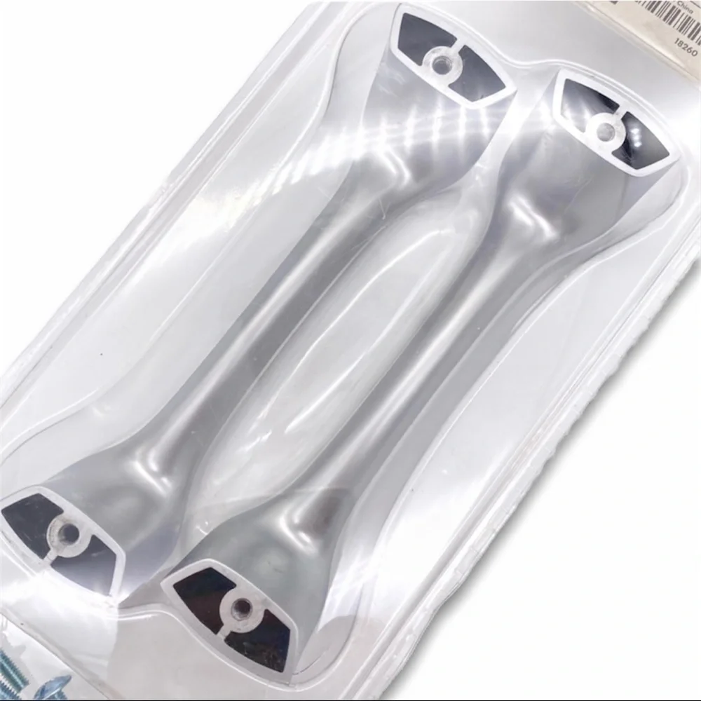 IKEA nip modest