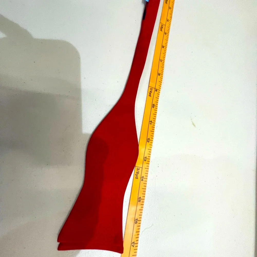 Tommy Hilfiger neck size