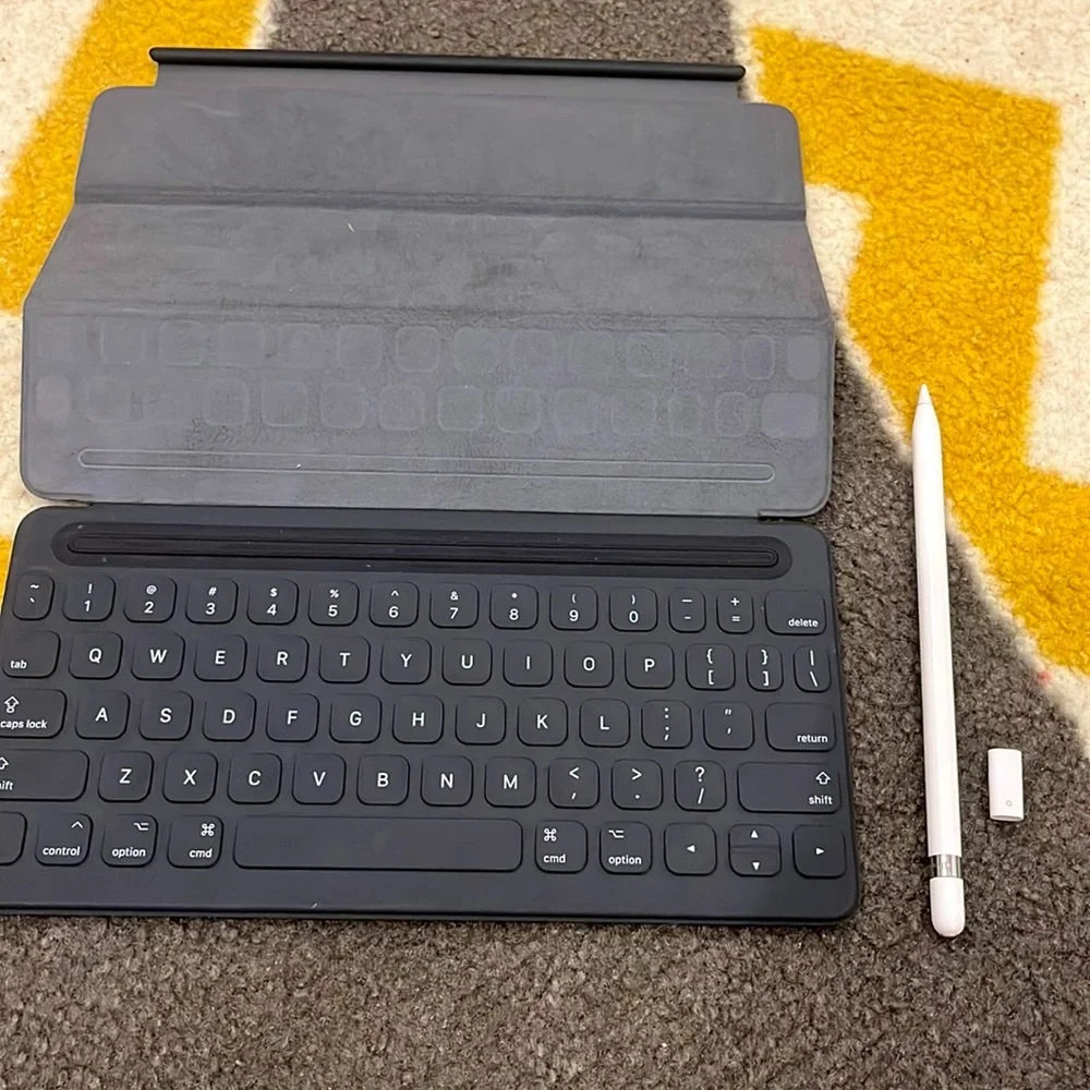 SMART KEYBOARD AND APPLE PENCIL