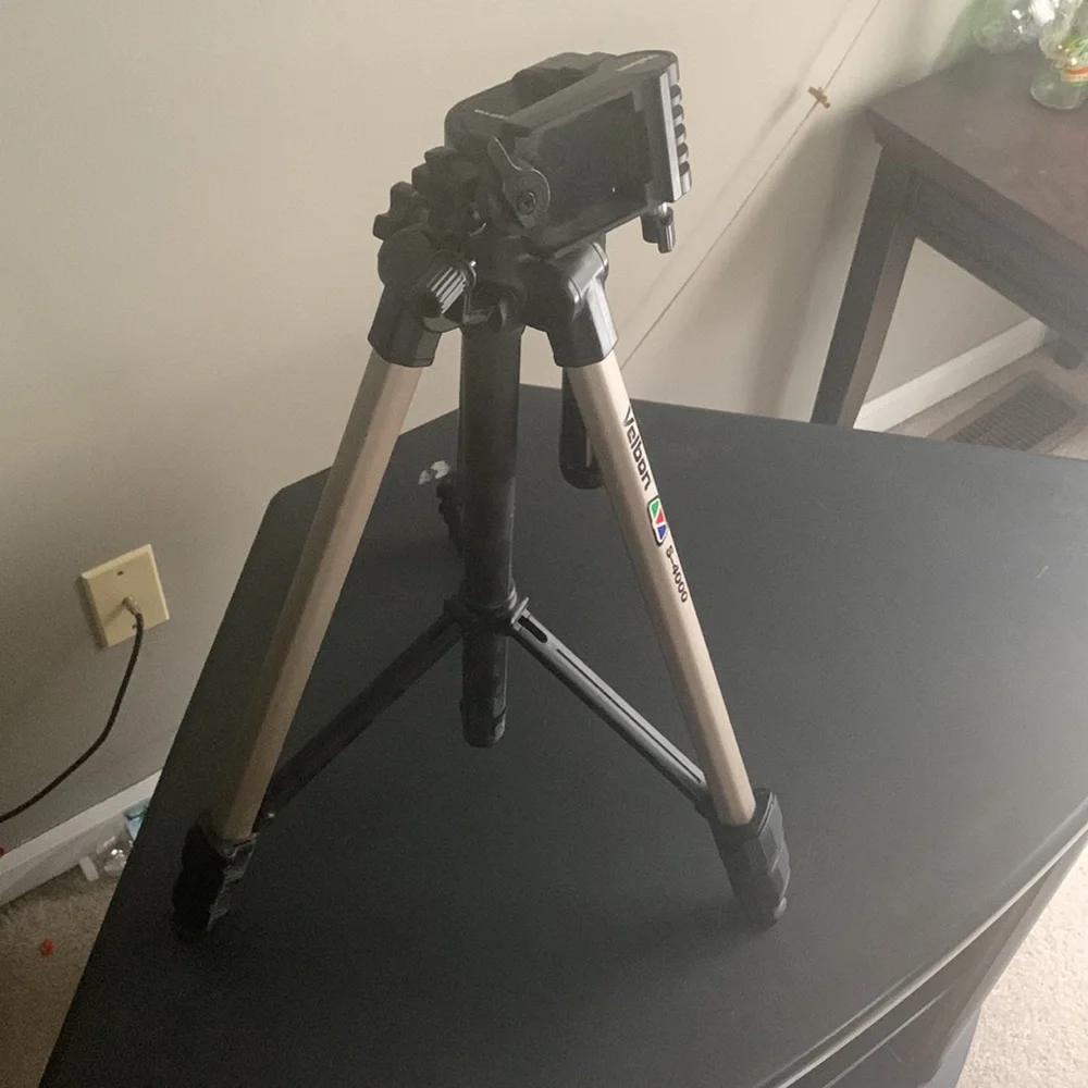 Velbon extendable tripod