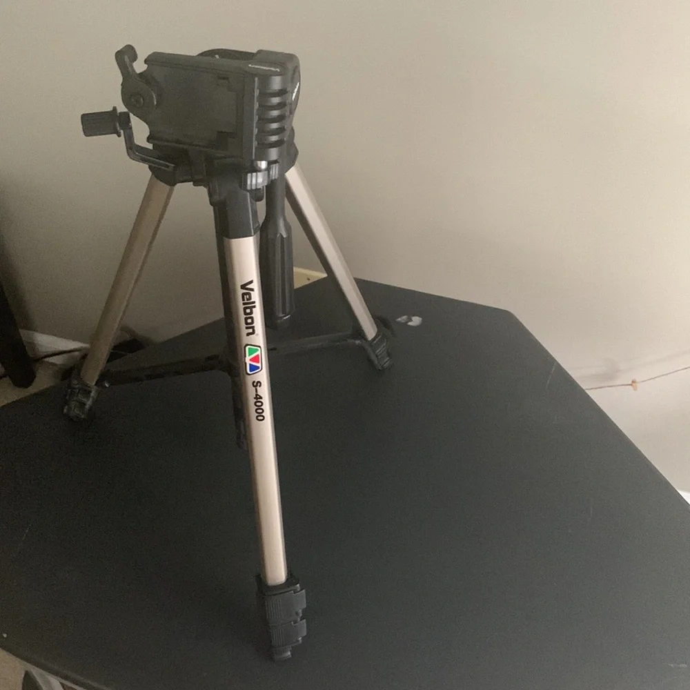 Velbon extendable tripod
