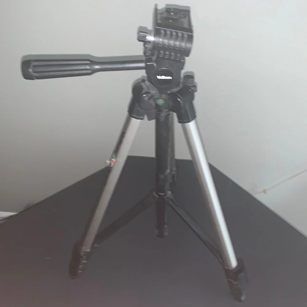 Velbon extendable tripod