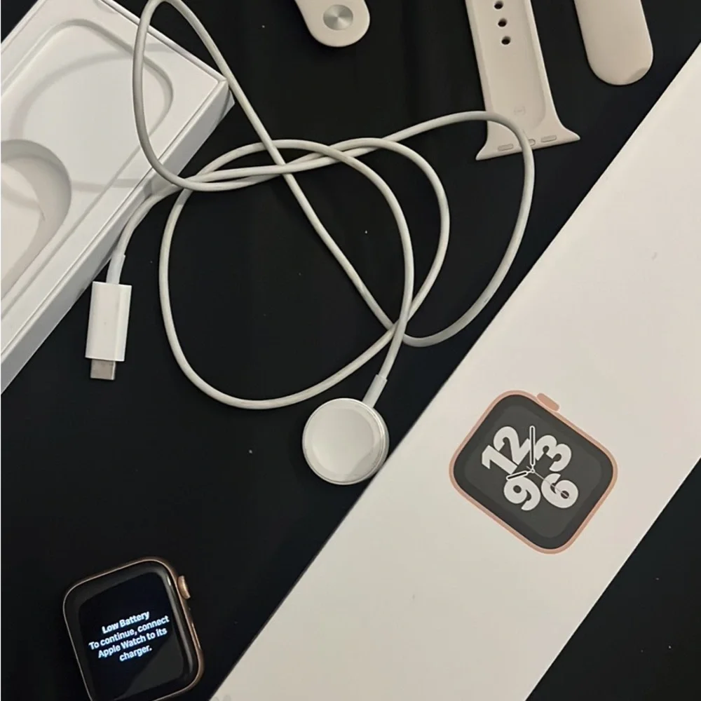 Apple comes charger