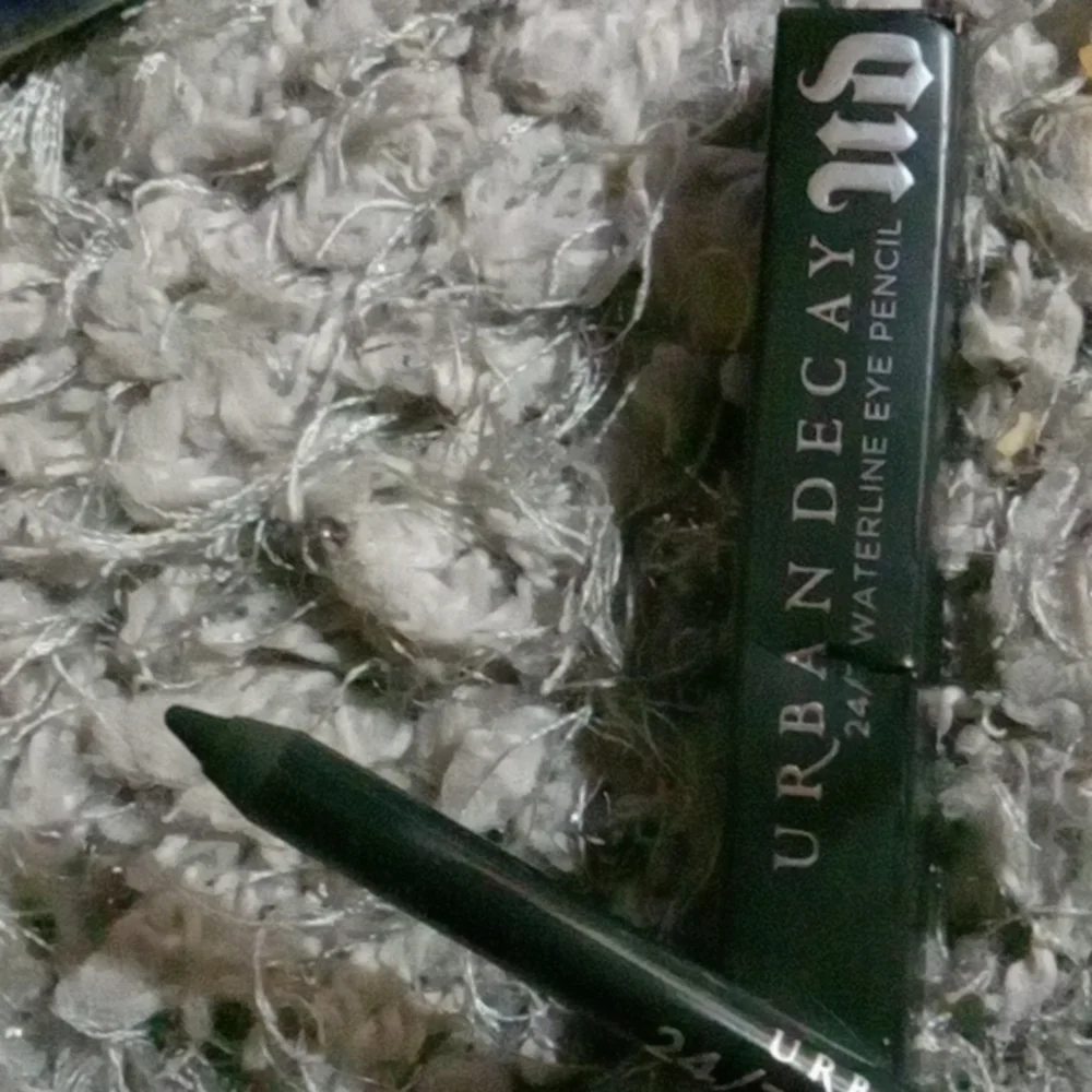 URBAN DECAY 24/7 EYELINER - LEGEND (Black)