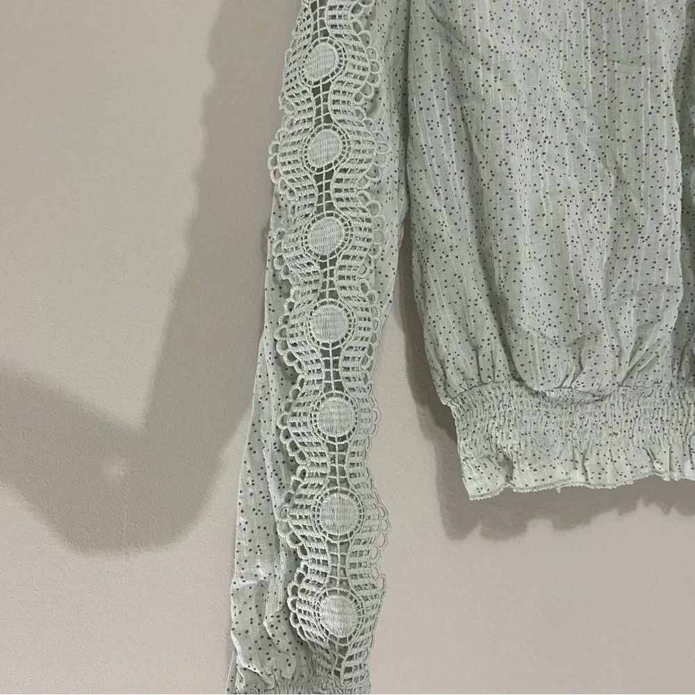 Mine Light/Mint Green Lace Long Sleeve Size S