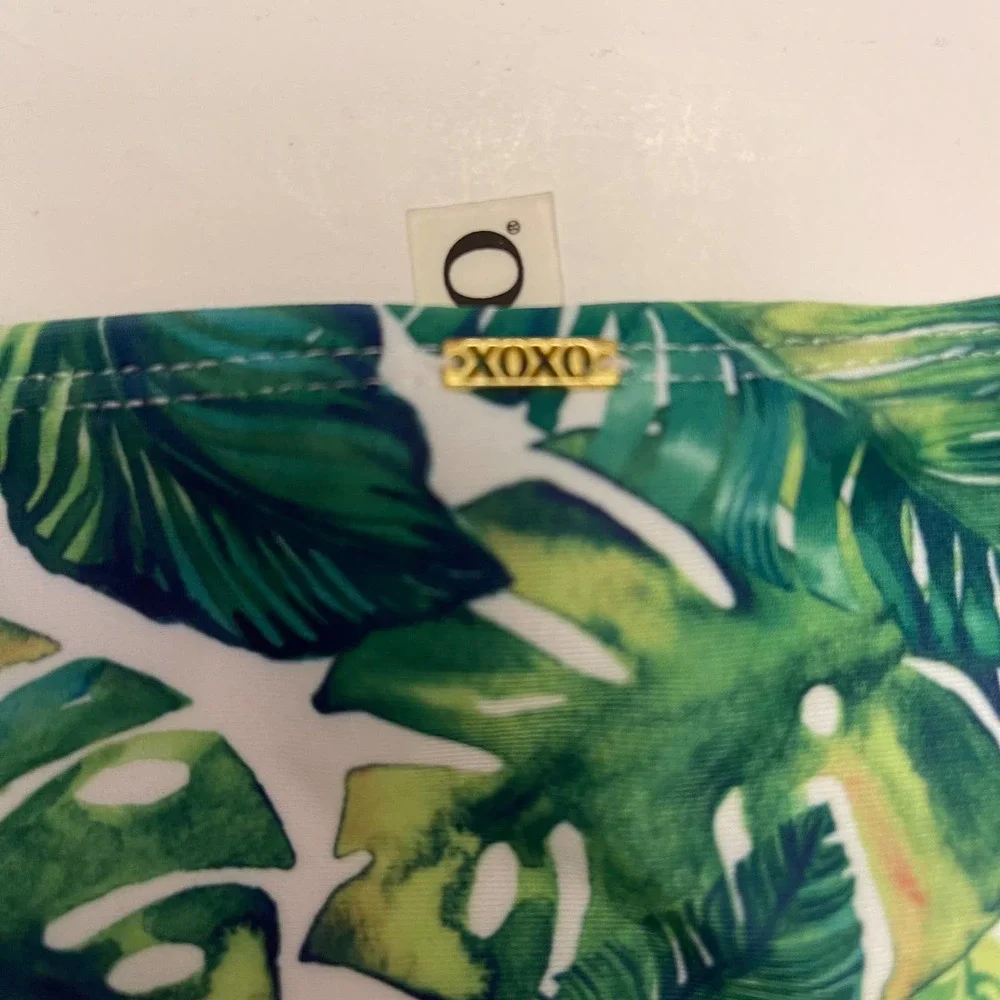 XOXO green palm