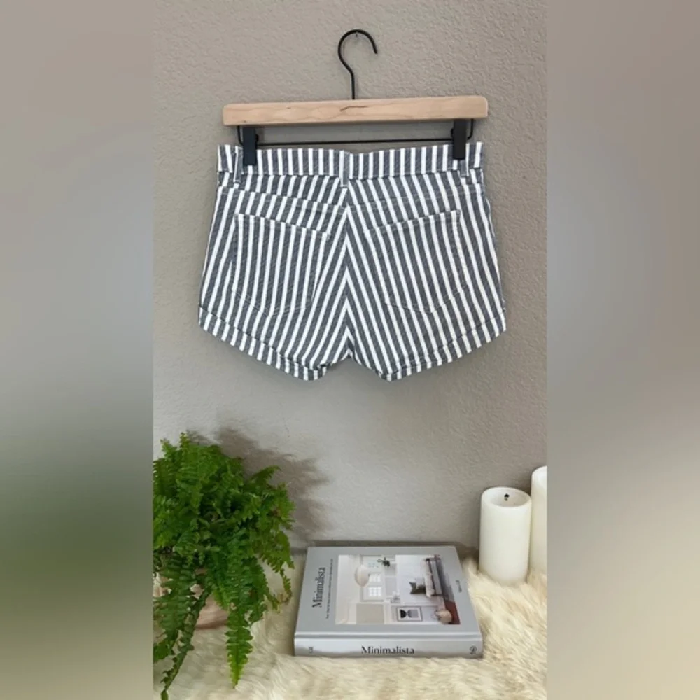 H&M striped shorts