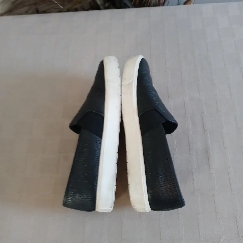 Vince leather sole euc