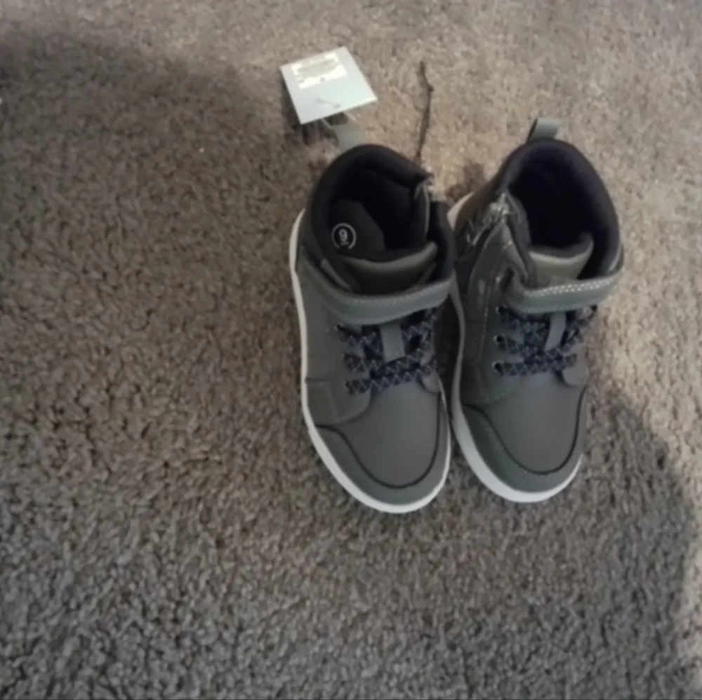 Toddler Boys Cat and Jack boots NWT