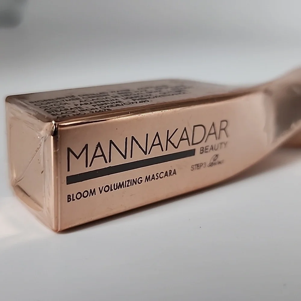 Mannakadar Bloom Volumizing Mascara - Jet Black (Seal Broken)