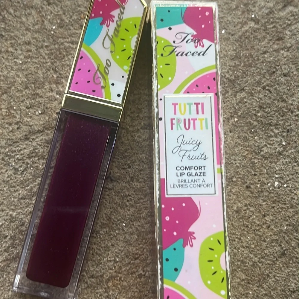 ♣️🌙Too Faced Who Gives A Fig Tutti Frutti Lip Glaze