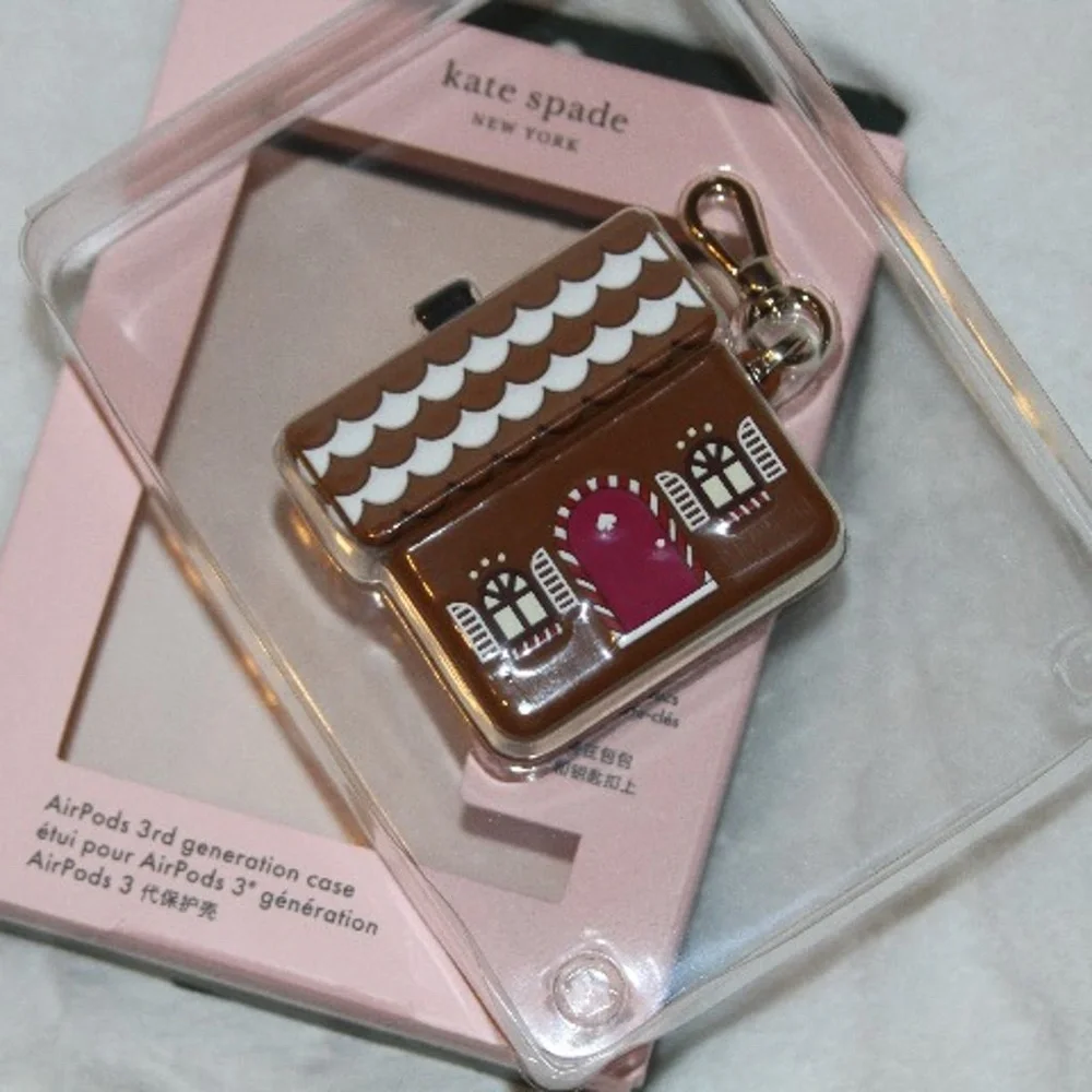 NWT Kate Spade Novelty Gingerbread House Silicon Airpod case