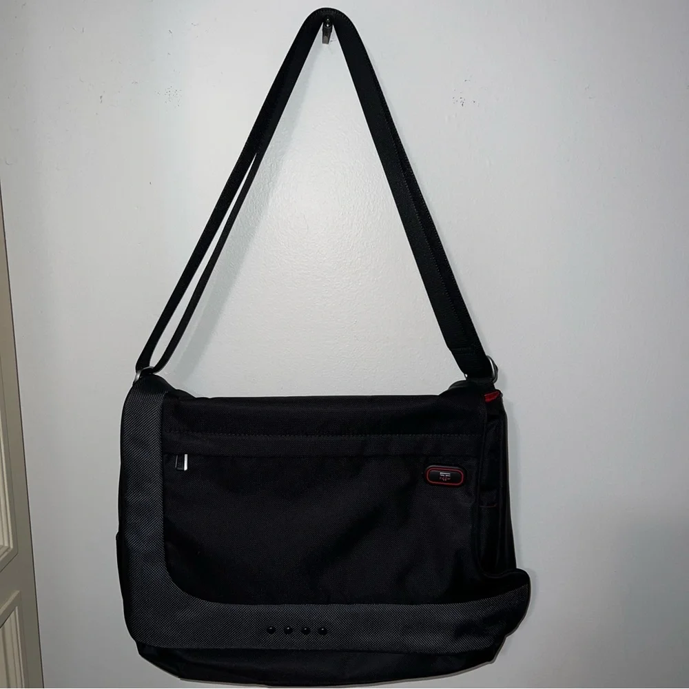 Tumi T-Tech Black Messenger bag. Excellent new condition