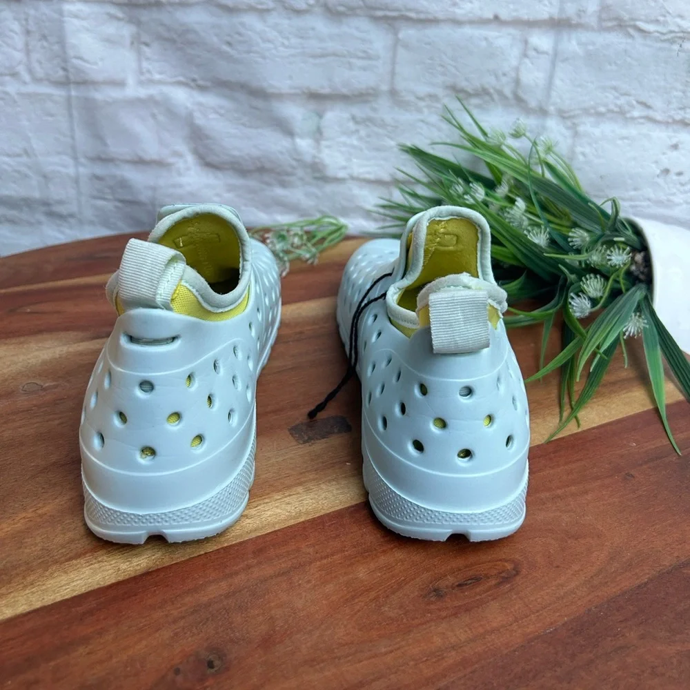 Hunter Original Lightweight Outdoor Shoe with Ventilating... Size US B3 G4