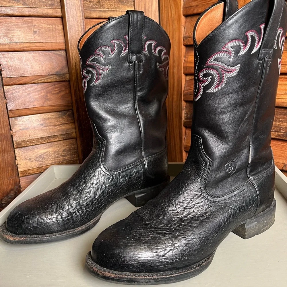 Free Shipping- 🙌 Men's- Ariat black leather cowboy work boots. Rounded toe.