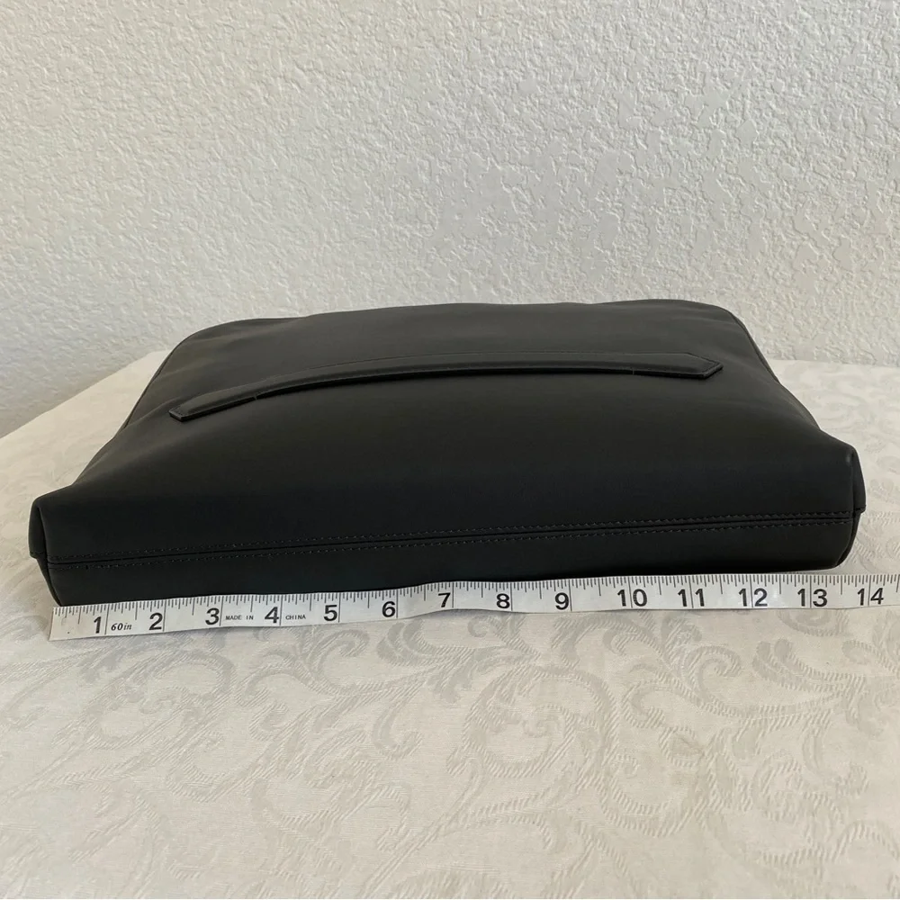 Serapian black leather trade