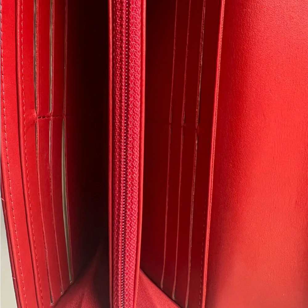 CHANEL reissue red
