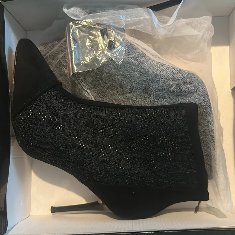NWT New York & company Bria Lace Bootie size 7