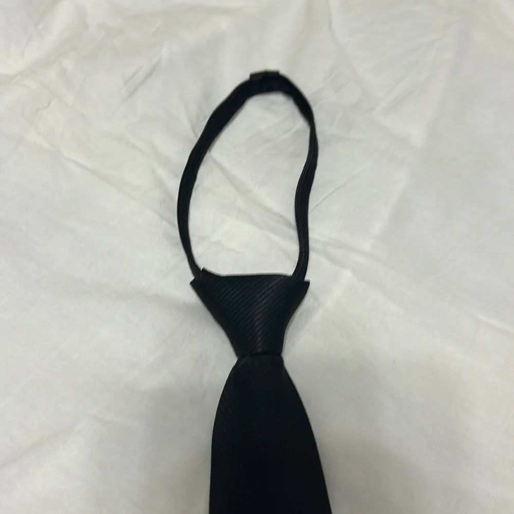 Neck Tie in black, zipper adjustable. Formal wear Preowned great condition.
