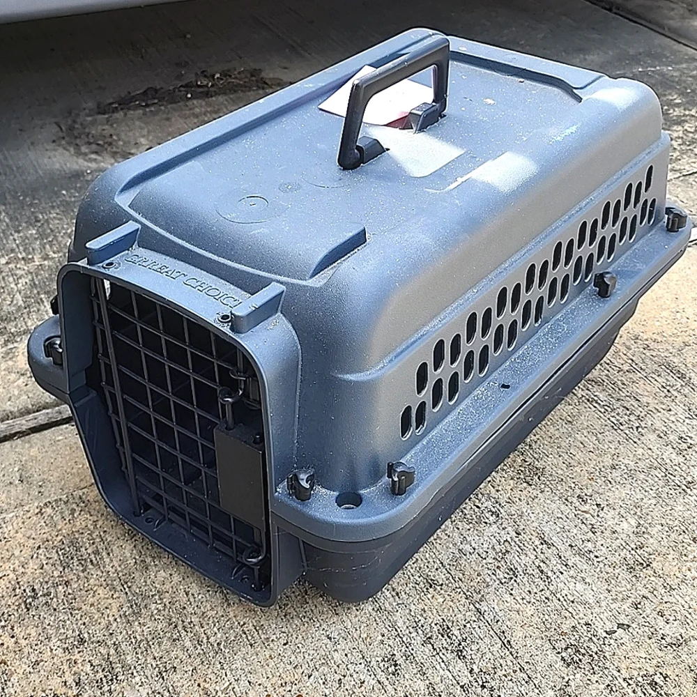 Hard sided small pet carrier