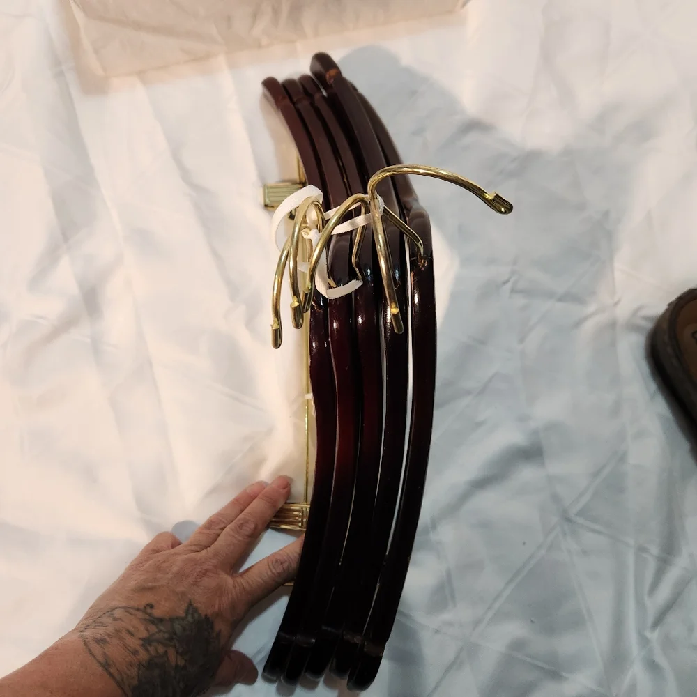 Source Unknown quality hanger