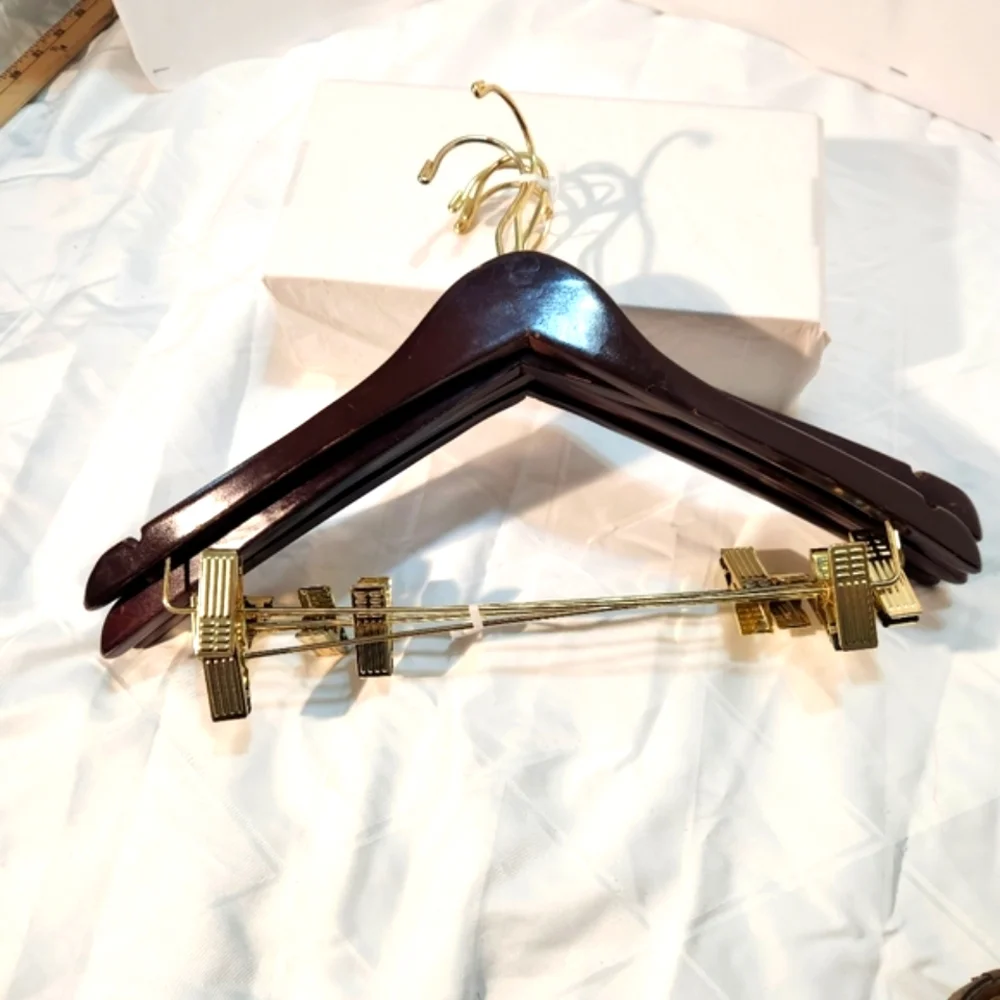 Source Unknown quality hanger