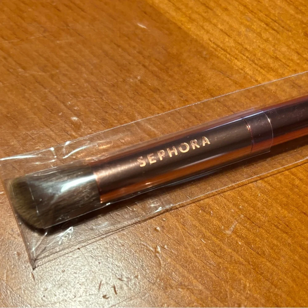 Sephora bristles magnet