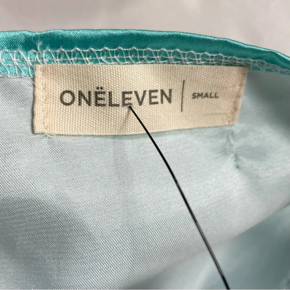 Onëleven nwt water