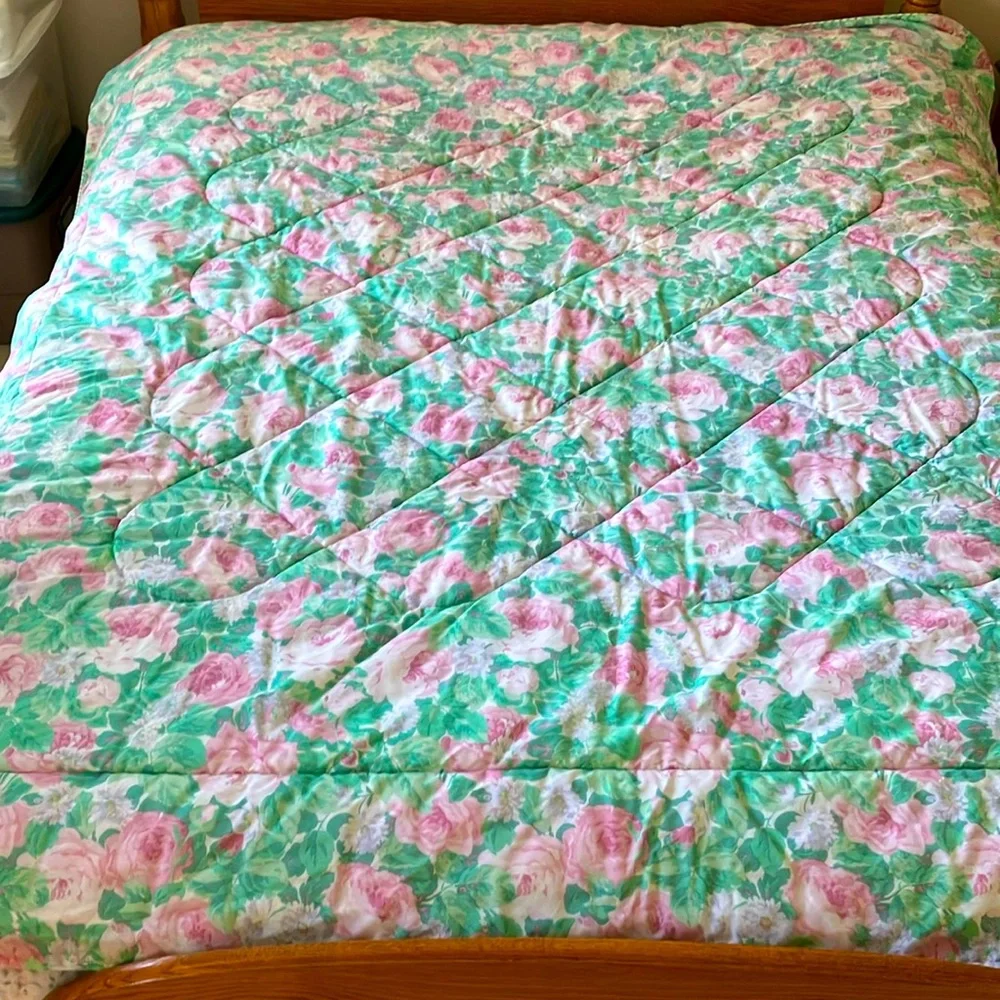 Full Bed Size Reversable Comforter