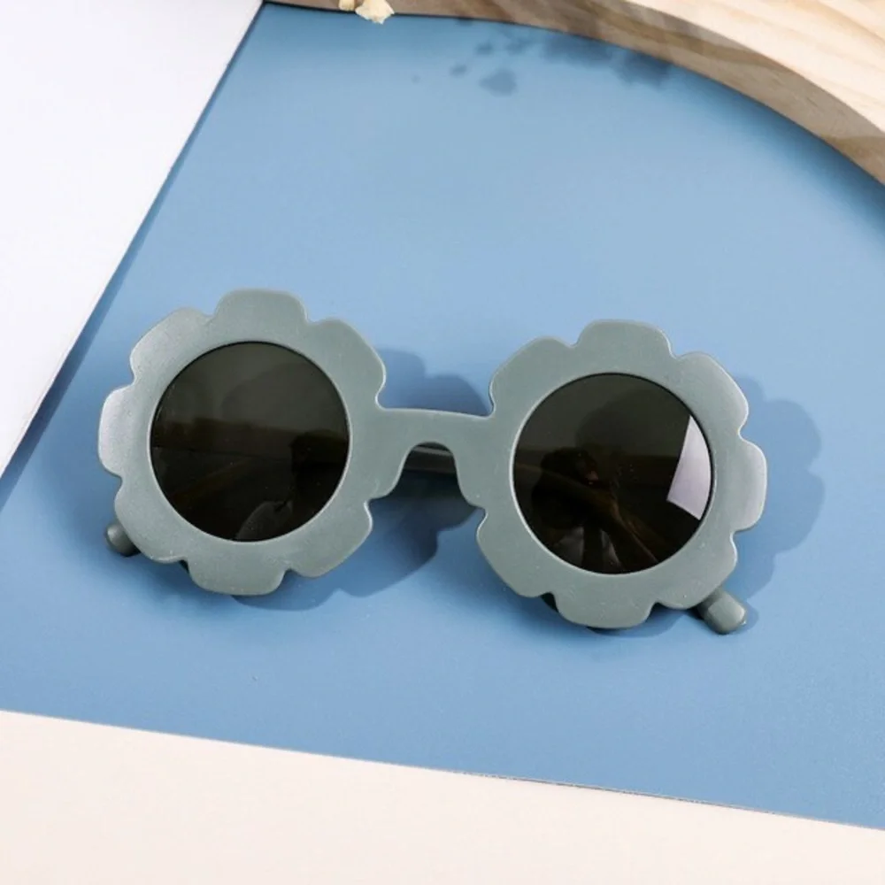 3/$20 NWT Kids Retro Sunnies
