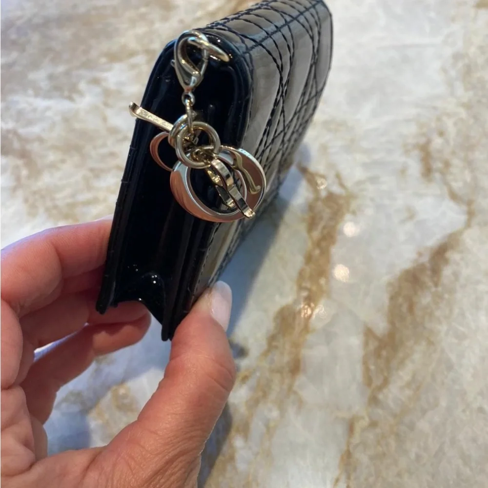 Dior 100% out no
