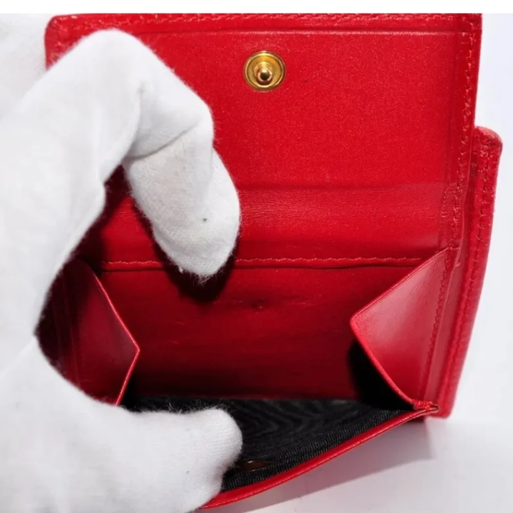 Dior lots red wallet