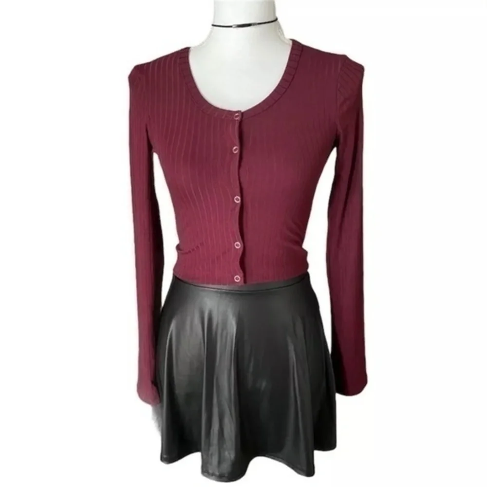 N/A color burgundy