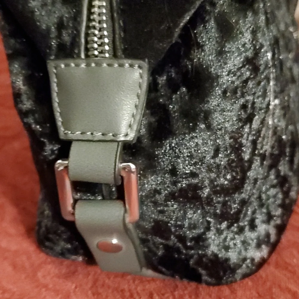 NEW Kendall & Kylie Black Velvet Cube Cosmetic Bag