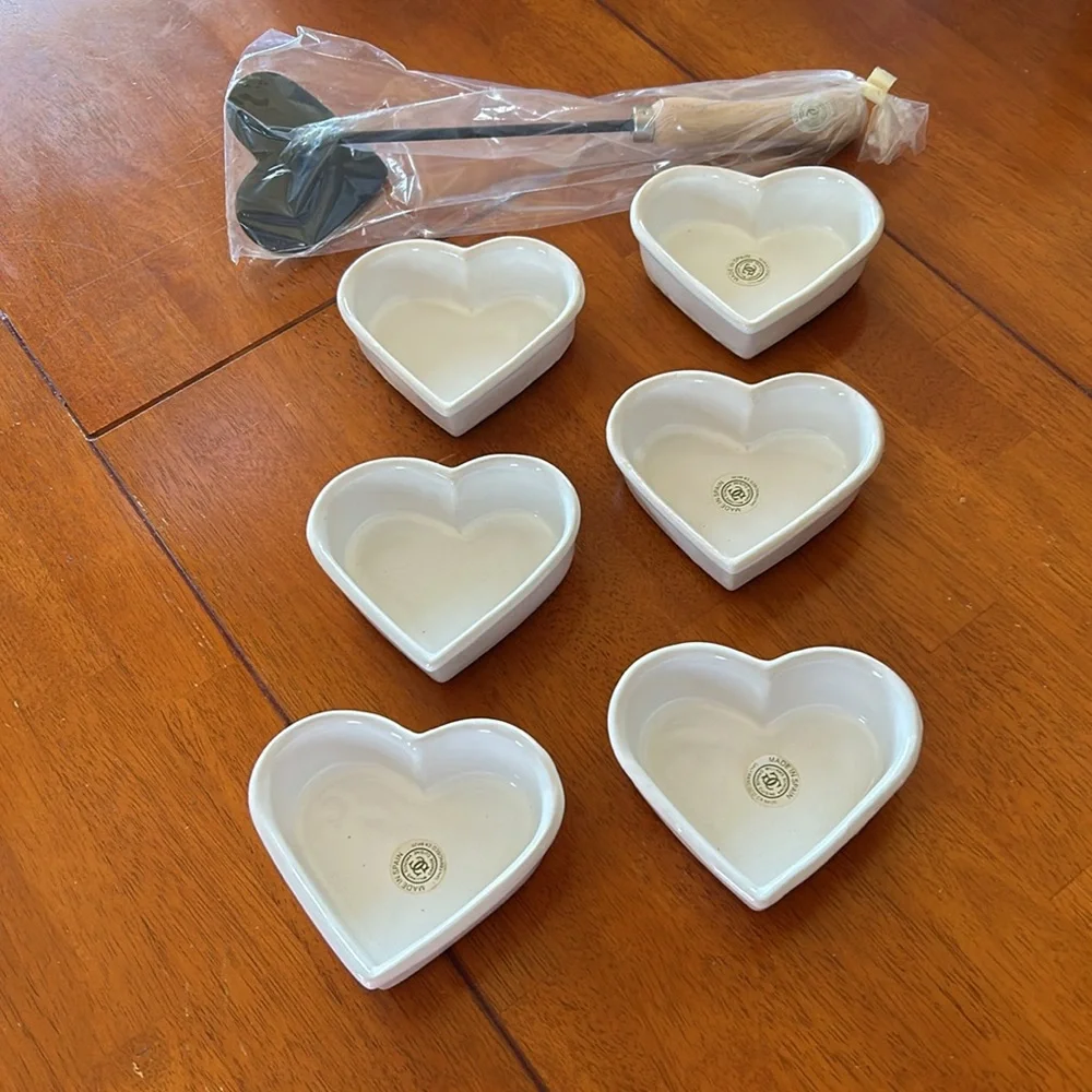Williams Sonoma set of 6 Creme Brûlée ceramic hearts & heart shape iron