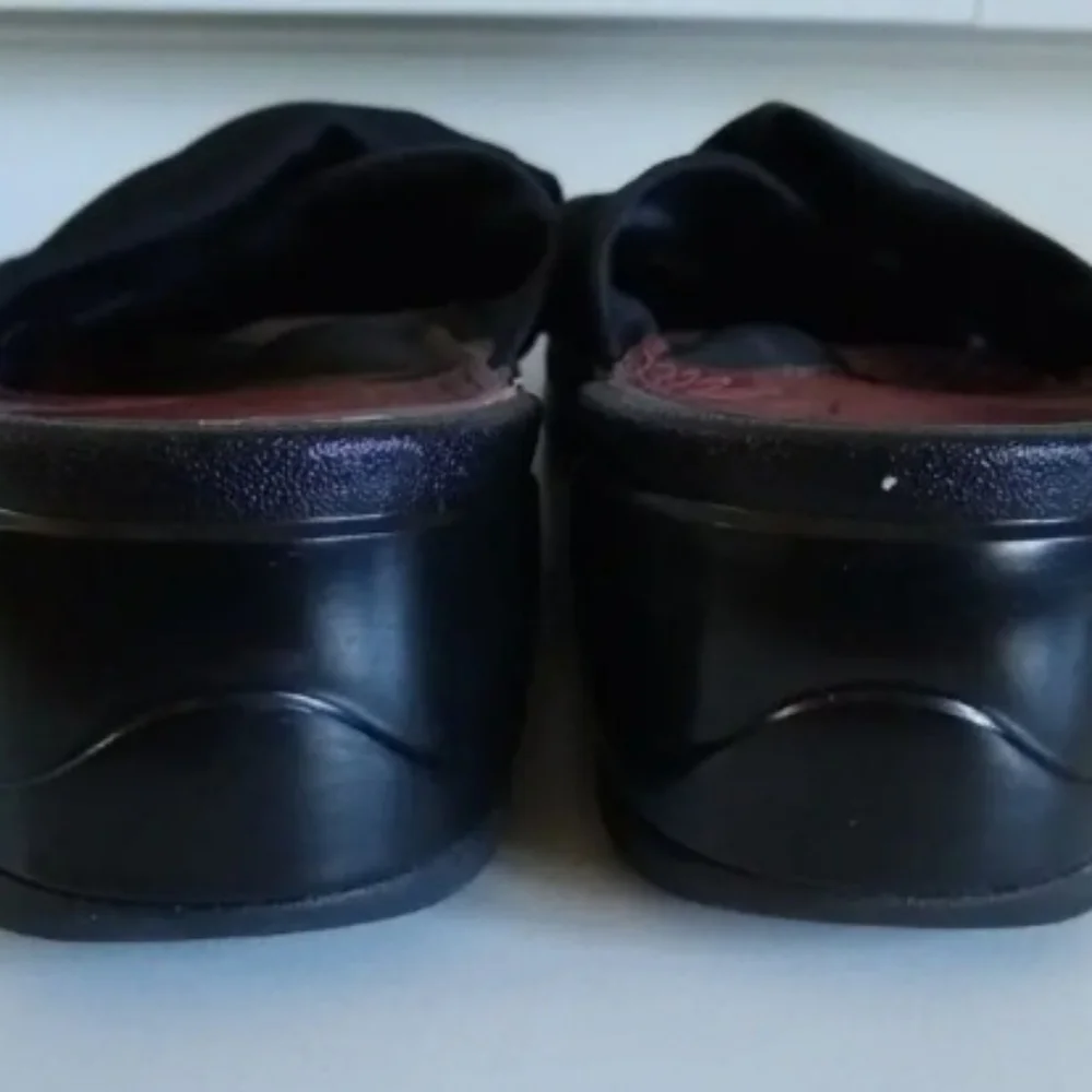 Bzees inch sandal preowned