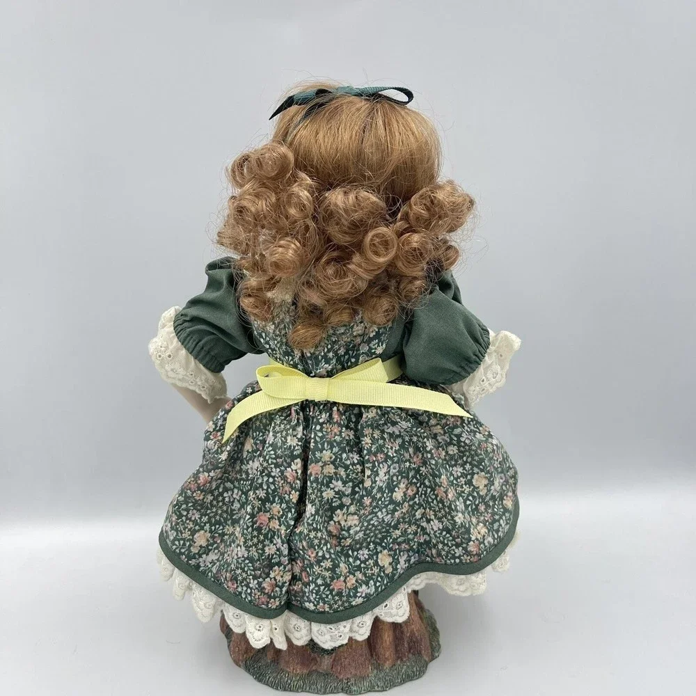 VNT Georgetown Collection Caitlyn Doll & Sitting Stump A Song In My Heart