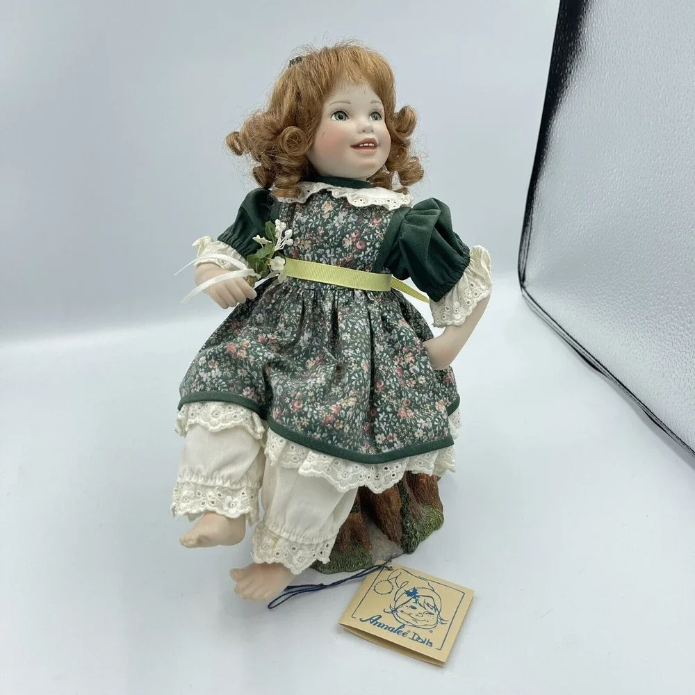 VNT Georgetown Collection Caitlyn Doll & Sitting Stump A Song In My Heart
